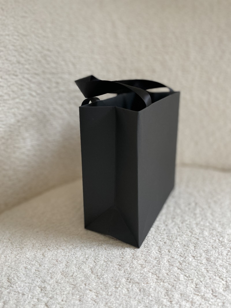 Luxus-Papiertüte Schwarz – schwarze Henkel – XS (16 x 8 x 16 cm)