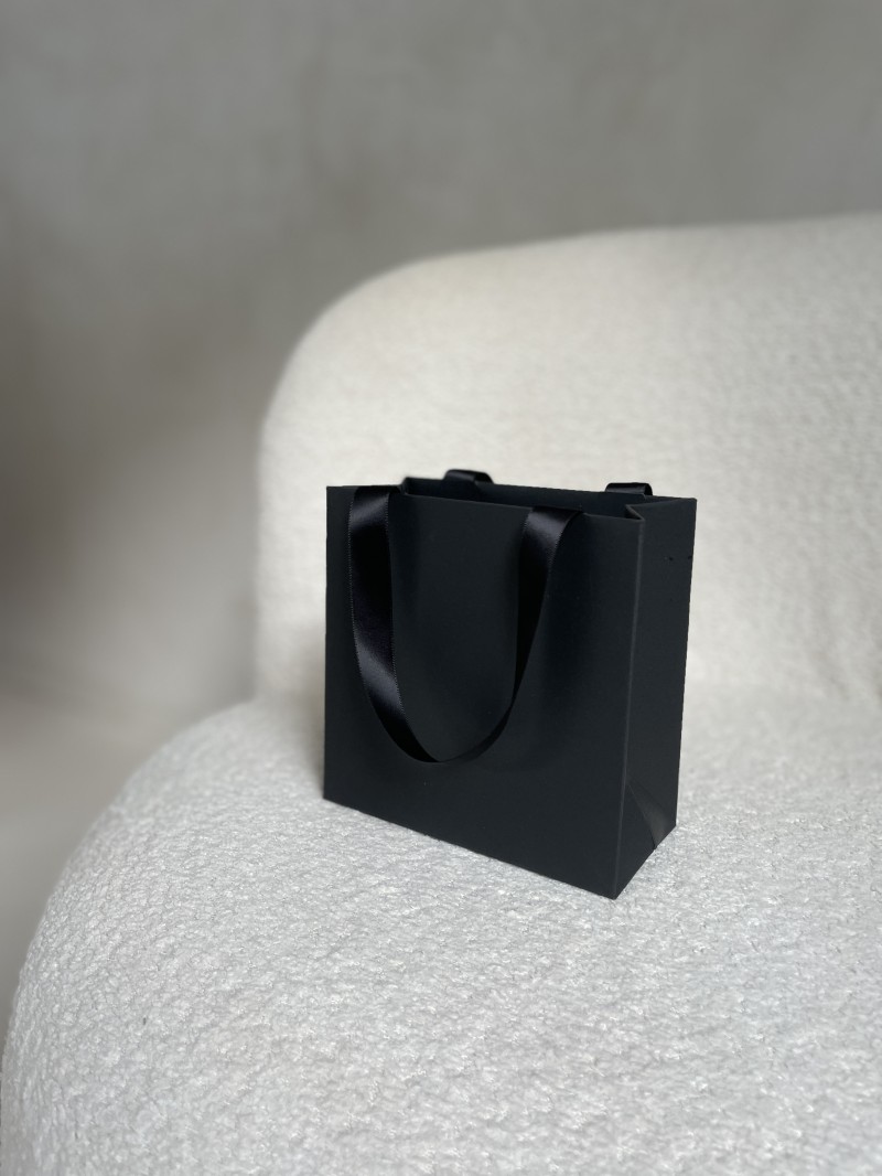 Luxus-Papiertüte Schwarz – schwarze Henkel – XS (16 x 8 x 16 cm)