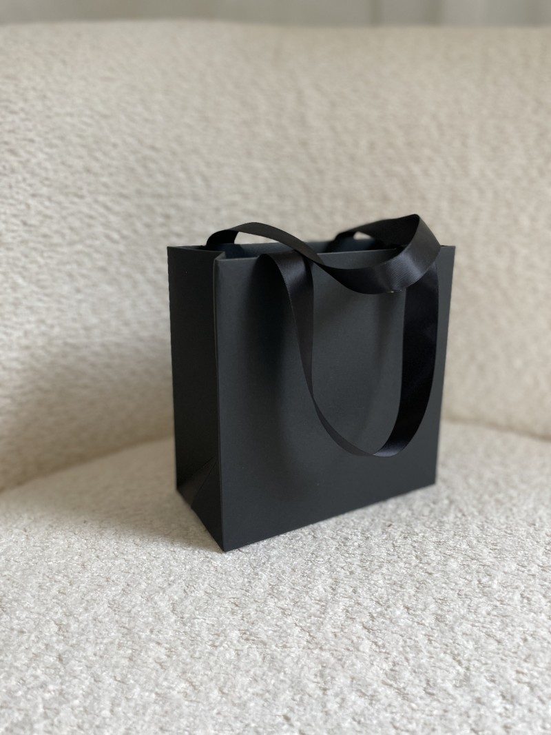 Luxus-Papiertüte Schwarz – schwarze Henkel – XS (16 x 8 x 16 cm)