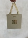 BOLSA DE PAPEL LUJO DORADA CON BRILLOS – XS (16x8x16 cm)