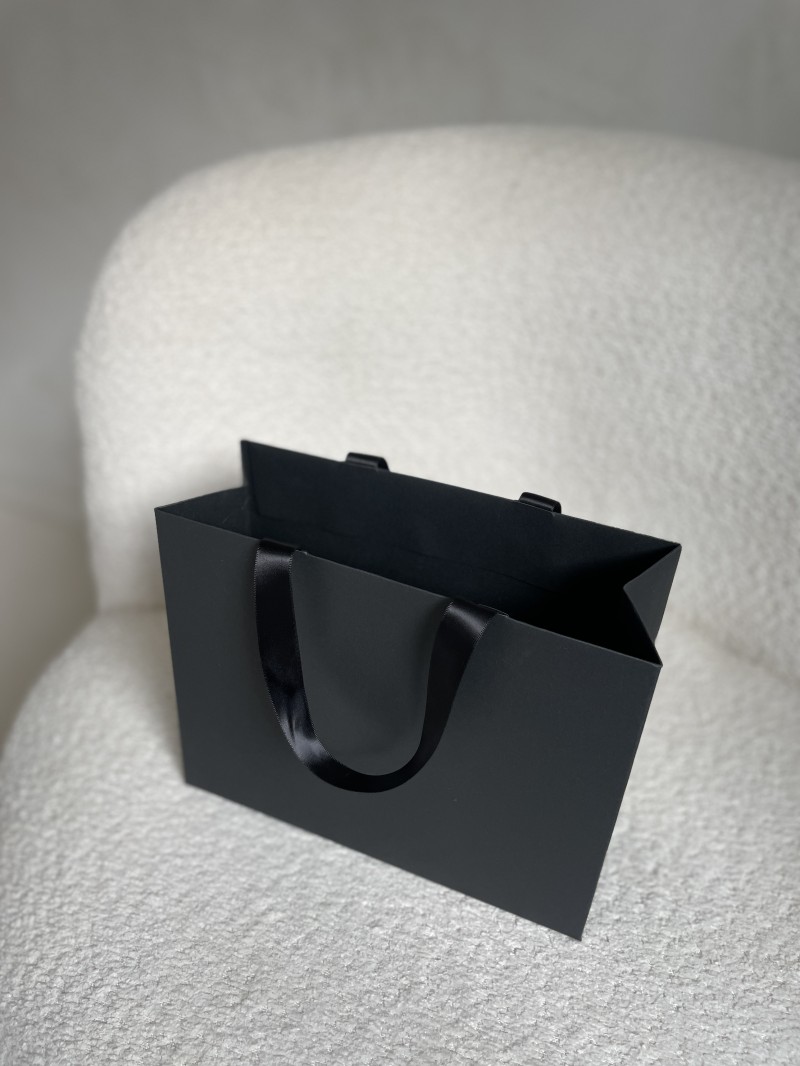 Luxus-Papiertüte Schwarz – schwarze Henkel – S (25 x 10 x 20 cm)