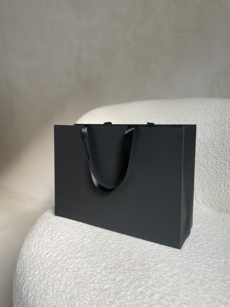 Luxus-Papiertüte Schwarz – schwarze Henkel – M (35 x 12 x 25 cm)
