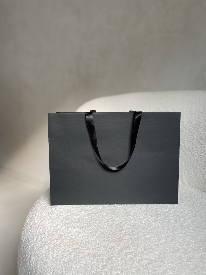 Luxus-Papiertüte Schwarz – schwarze Henkel – M (35 x 12 x 25 cm)