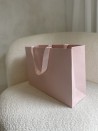 BOLSA DE PAPEL LUJO ROSA – ASAS ROSAS – M (35x12x25 cm)