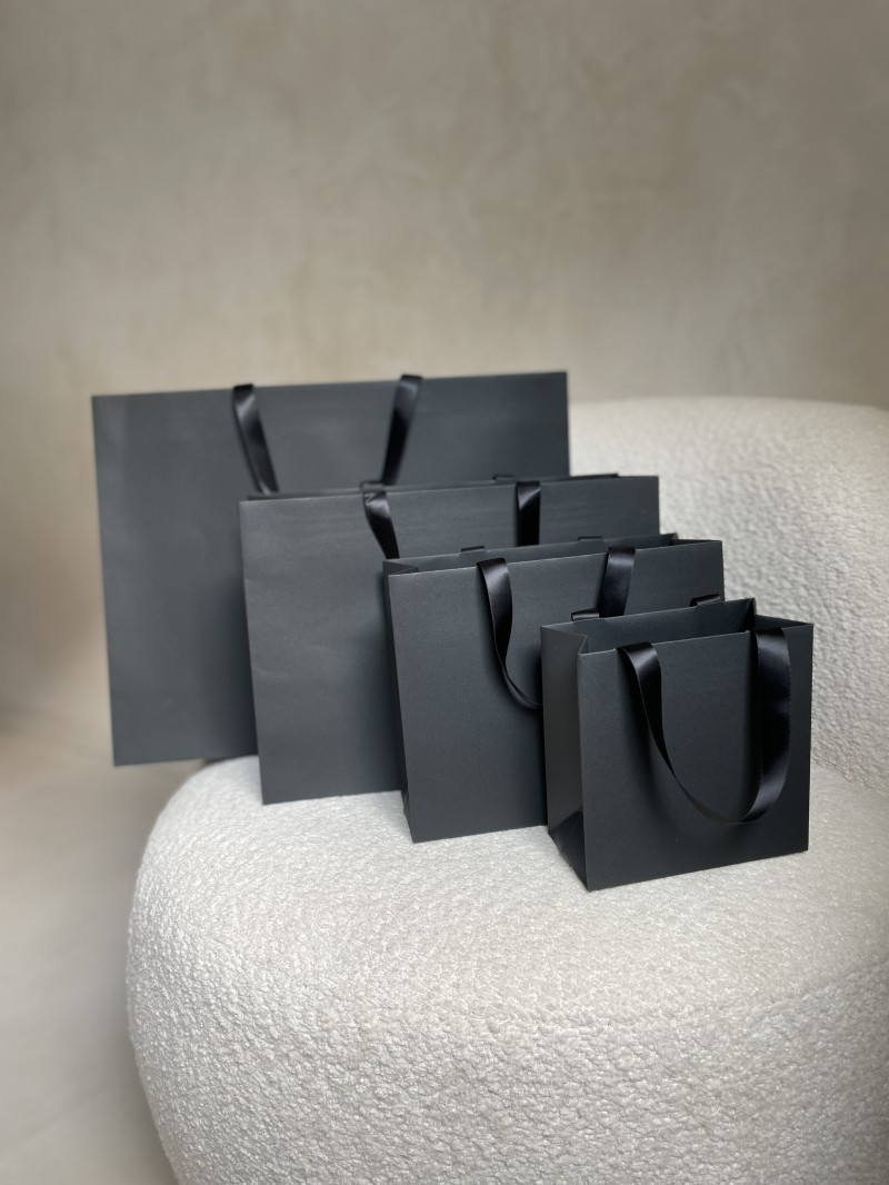 Luxus-Papiertüte Schwarz – schwarze Henkel – L (45 x 14 x 35 cm)