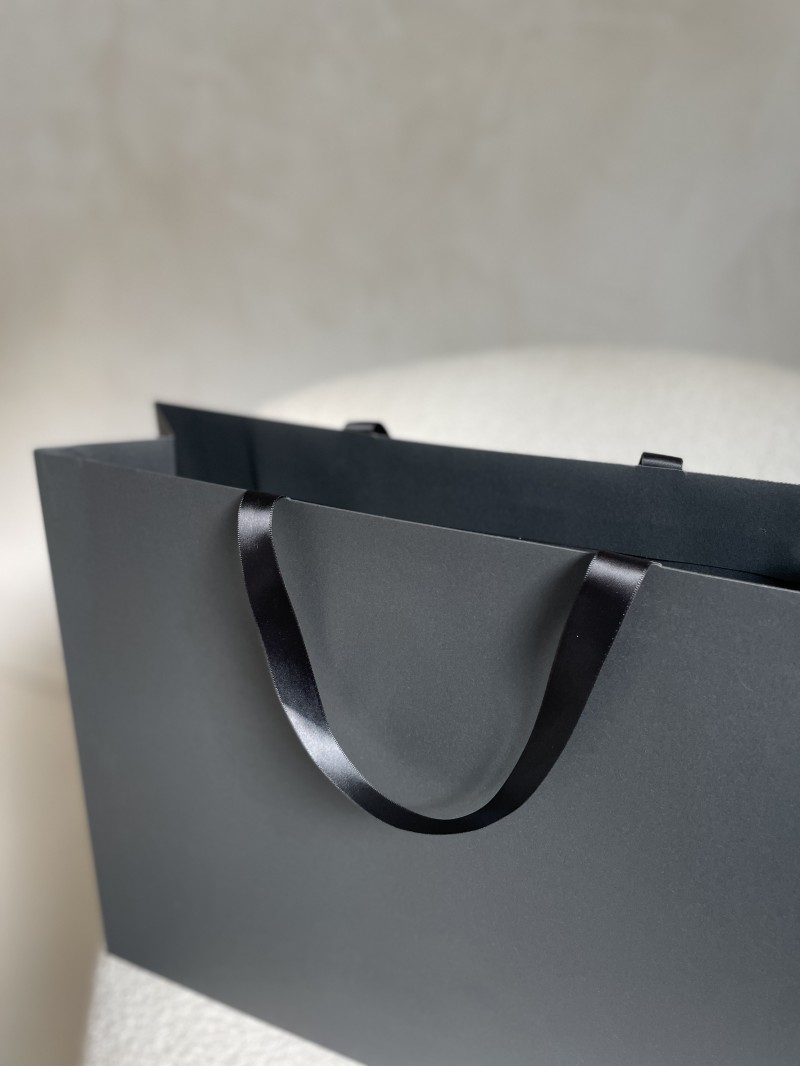 Luxus-Papiertüte Schwarz – schwarze Henkel – L (45 x 14 x 35 cm)