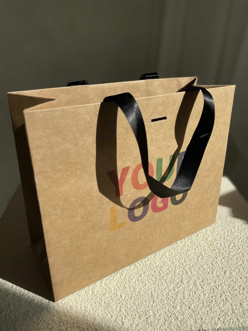 Luxus-Papiertüte Kraft – schwarze Henkel – S (25 x 10 x 20 cm)