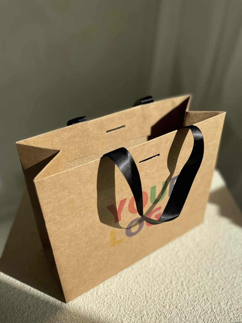 Luxus-Papiertüte Kraft – schwarze Henkel – S (25 x 10 x 20 cm)
