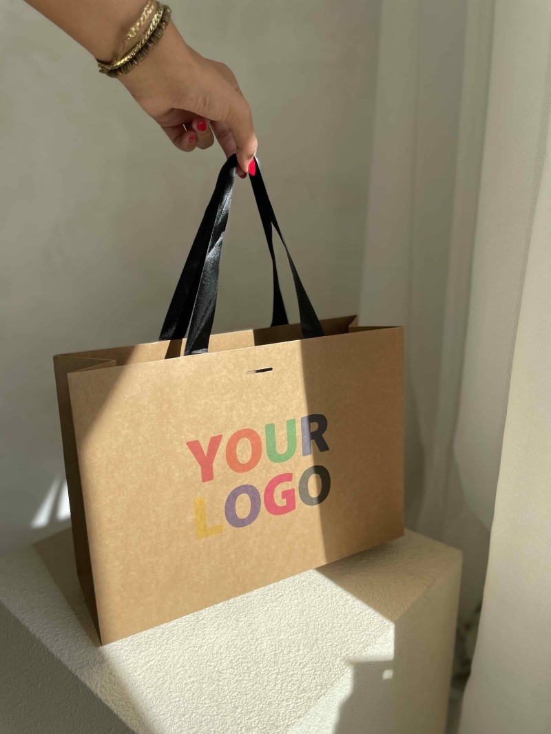Bolsa de papel de lujo kraft – asas negras – M (35 x 12 x 25 cm)