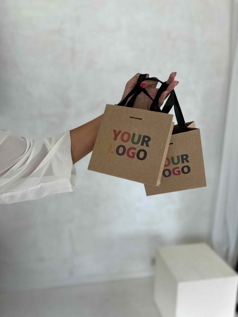 Bolsa de papel de lujo kraft – asas negras – XS (16 x 8 x 16 cm)