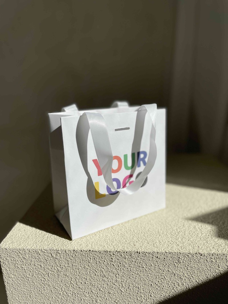 Luxus-Papiertüte Weiß – weiße Kordelhenkel – XS (16 x 8 x 16 cm)