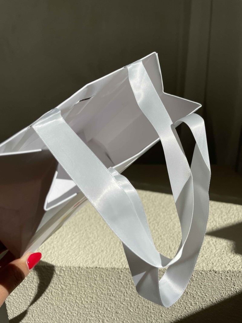 Luxus-Papiertüte Weiß – weiße Kordelhenkel – XS (16 x 8 x 16 cm)