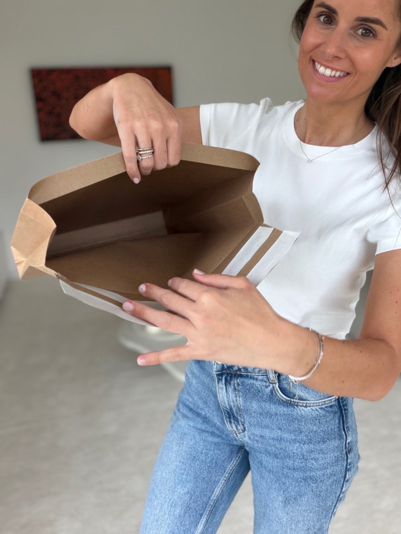 Individuell bedruckbare, reißfeste Kraftpapier-Versandtasche mit Bodenfalte und Klebestreifen – Größe M