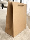 Braune Luxuspapiertüte mit Kordelgriffen – Größe L (41×14×36 cm)