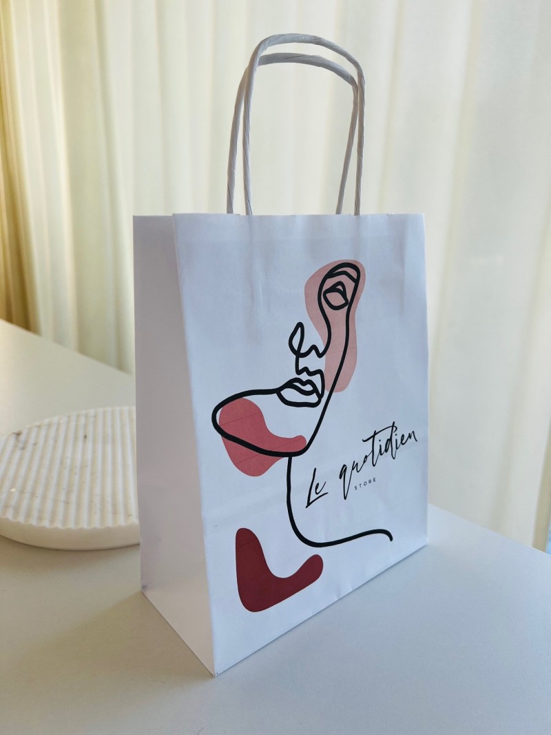 Weiße Papiertüten mit Kordelgriffen – Größe S (18×8×22,5 cm)