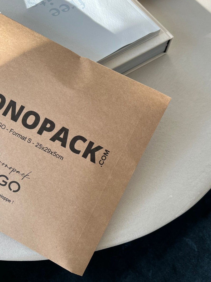 Extra starker wiederverschließbarer Kraftpapier-Versandbeutel Mango S (25x5x29cm)