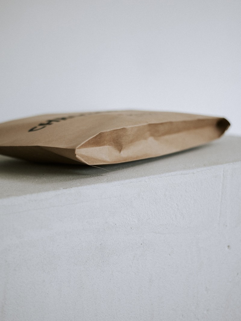 Extra starker wiederverschließbarer Kraftpapier-Versandbeutel Mango M (30x7x45,5cm)