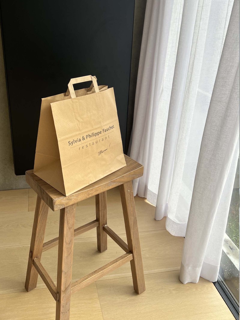 Braune Papiertüten mit Flachgriffen – Snack/Takeaway-Format (32×21×33 cm)