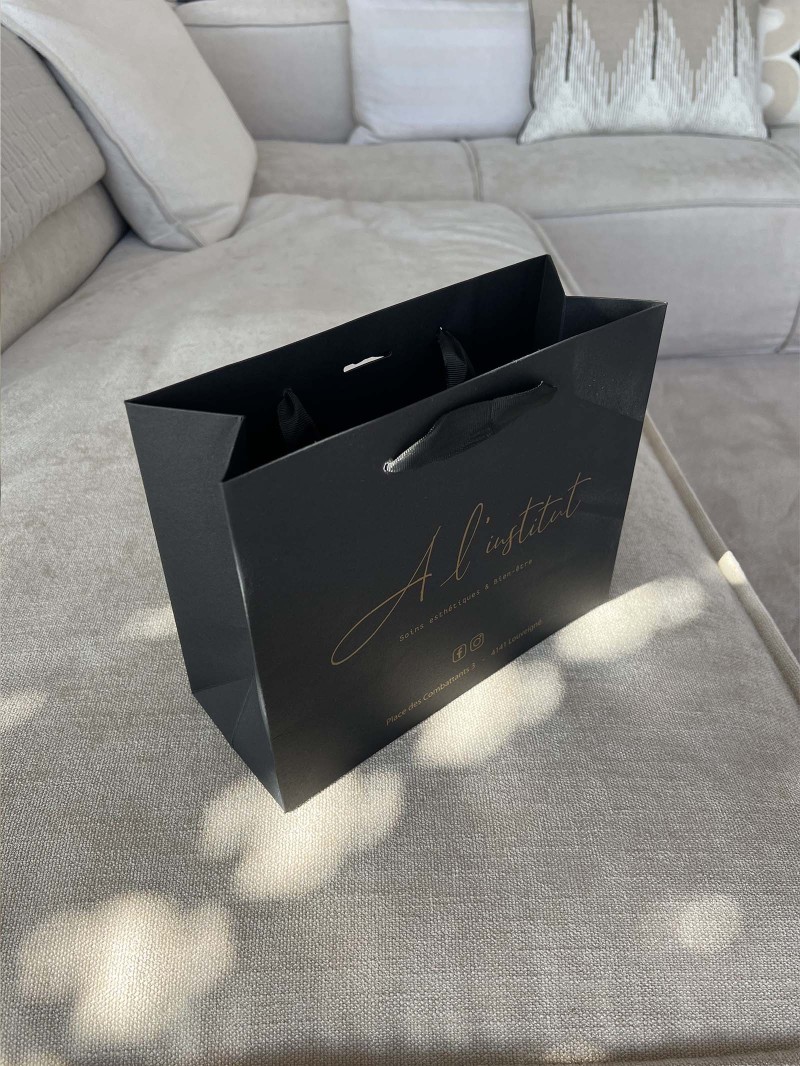 Schwarze Luxuspapiertüten – S (25x10x20 cm)