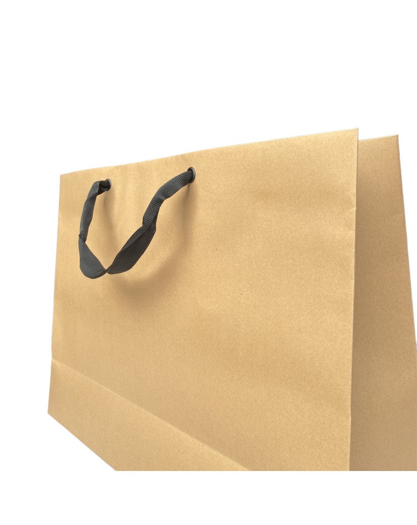 Braune Papiertüte mit schwarzen Satinbändern
