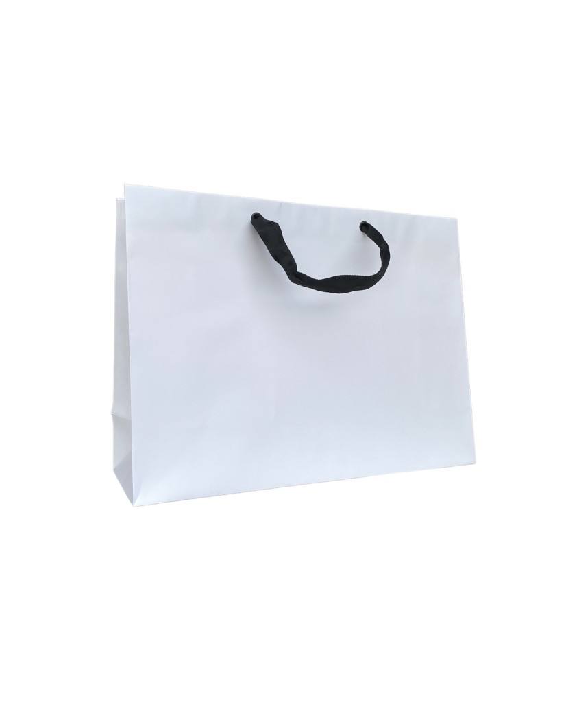 Weiße Papiertüte mit schwarzen Satinhenkeln