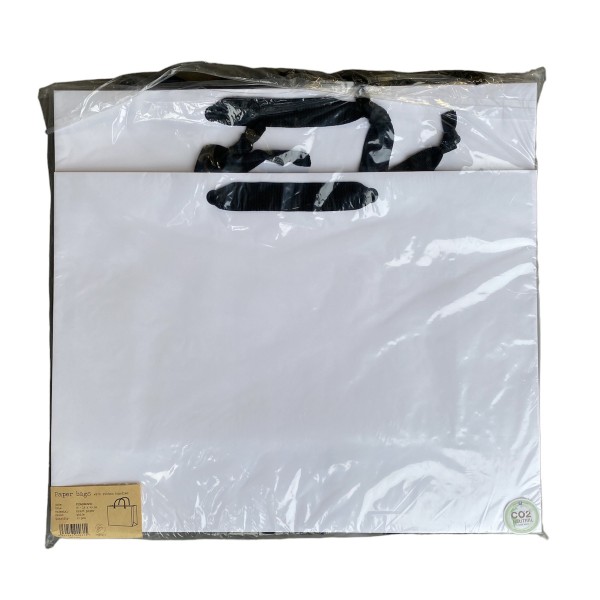 Bolsa de papel blanca con asas de cinta negra