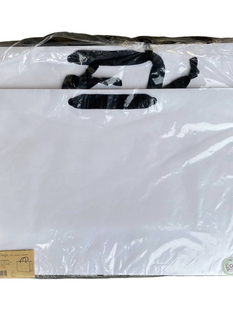 Weiße Papiertüte mit schwarzen Satinhenkeln