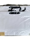 Weiße Papiertüte mit schwarzen Satinhenkeln