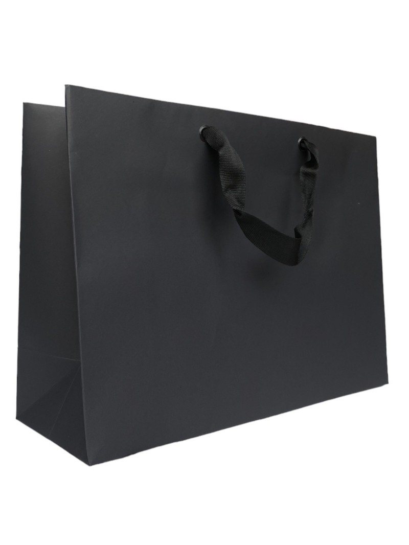 Schwarze Papiertüte mit schwarzen Satinbändern