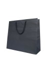 Bolsa de papel negra con asas de cordón negro