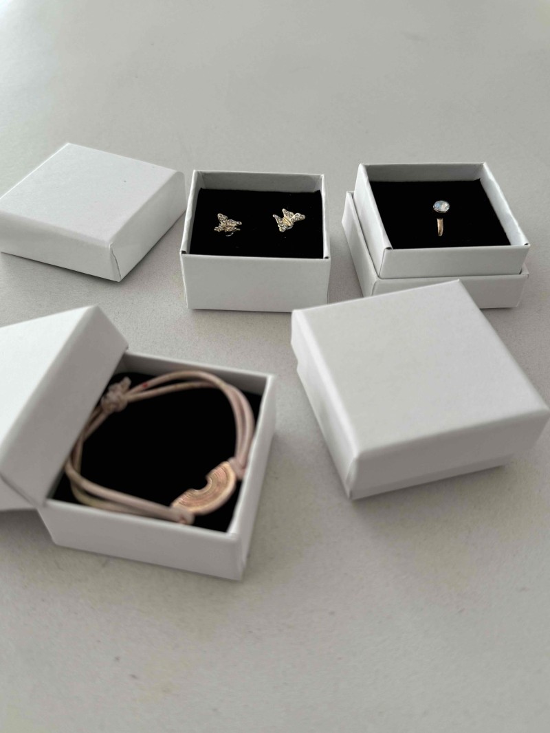 Juwelendoosje – Ringen of oorbellen – Wit