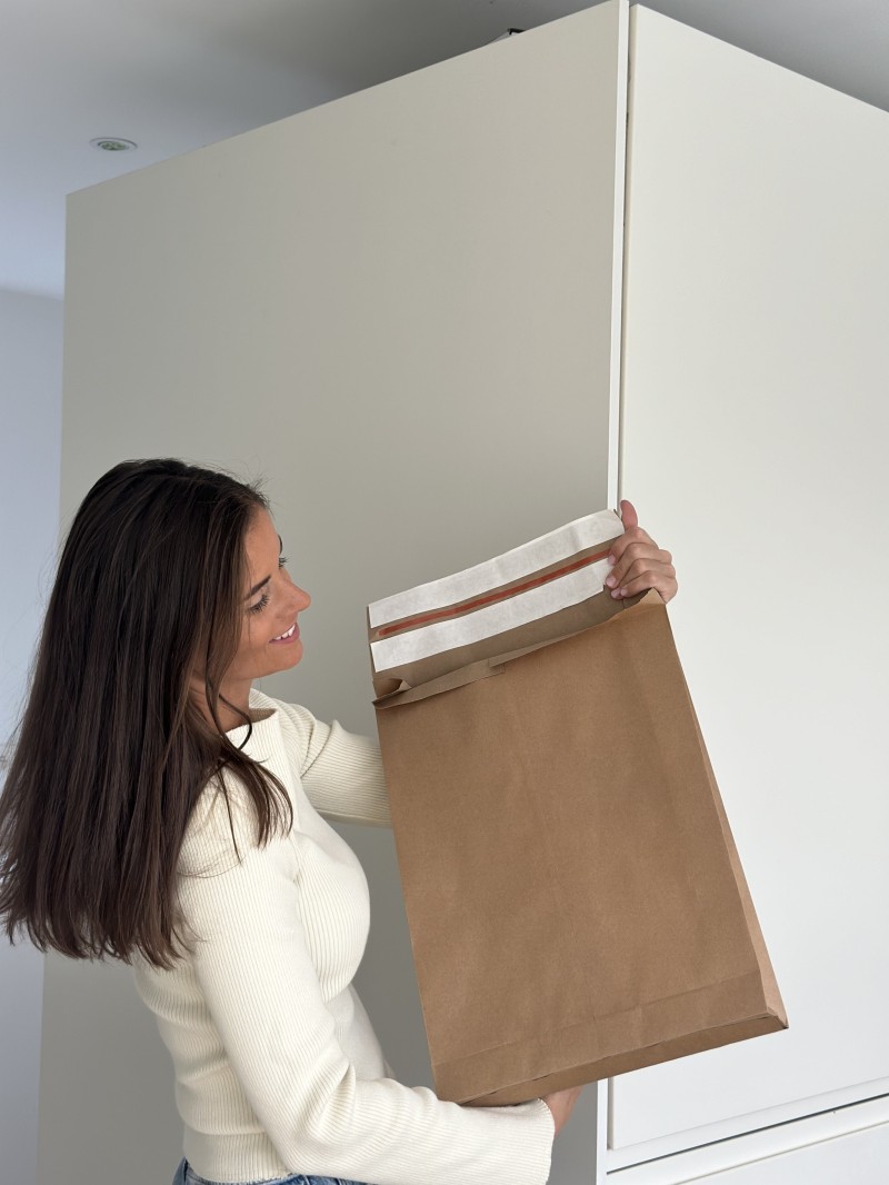 Individuell bedruckbare, reißfeste Kraftpapier-Versandtasche mit Bodenfalte und Klebestreifen – Größe M