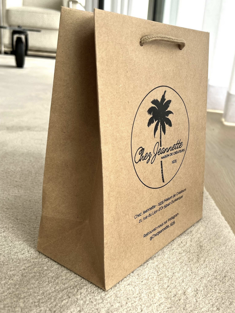 Braune Luxuspapiertüte mit Kordelgriffen – Größe M (28×12×36 cm)