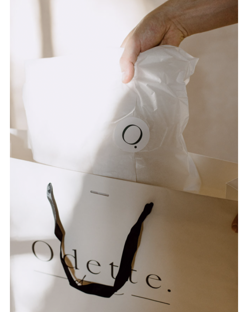 Weiße Luxuspapiertüte – Größe M (35×12×25 cm)
