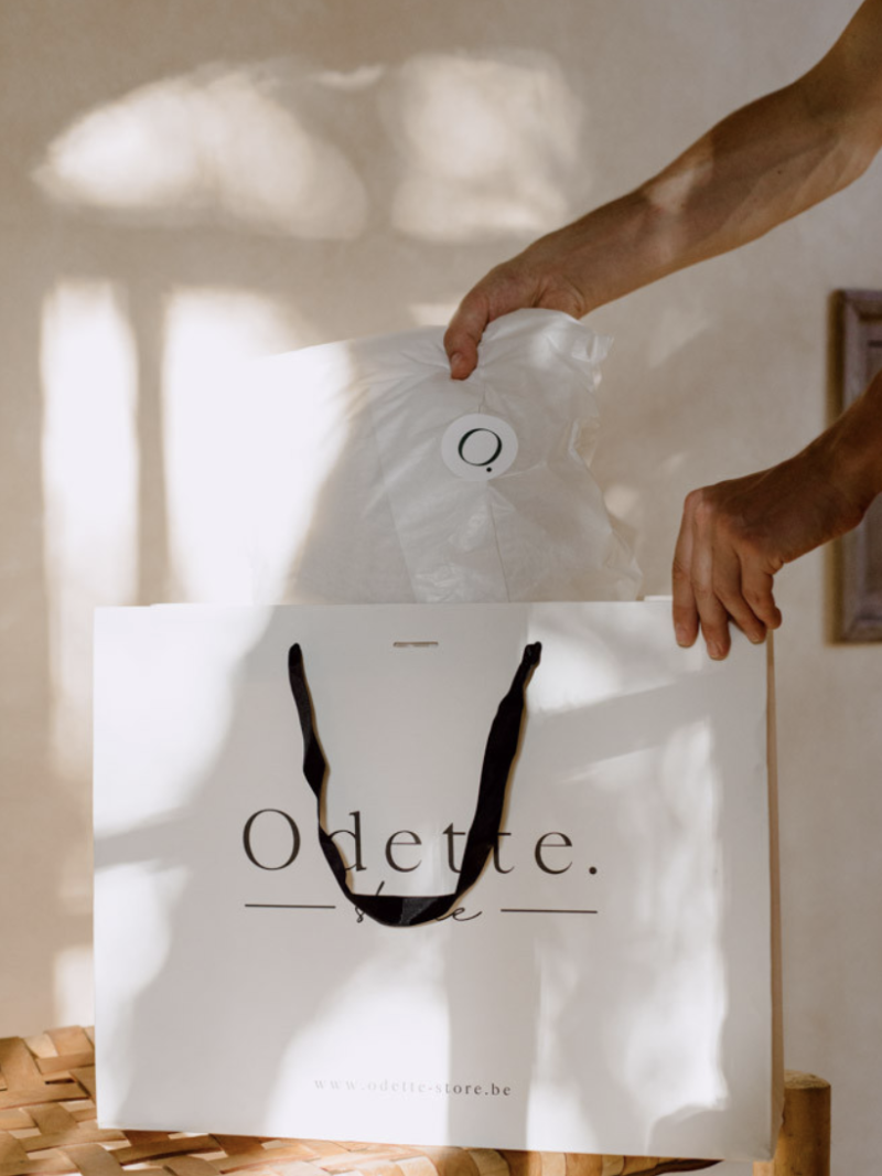 Weiße Luxuspapiertüte – Größe M (35×12×25 cm)